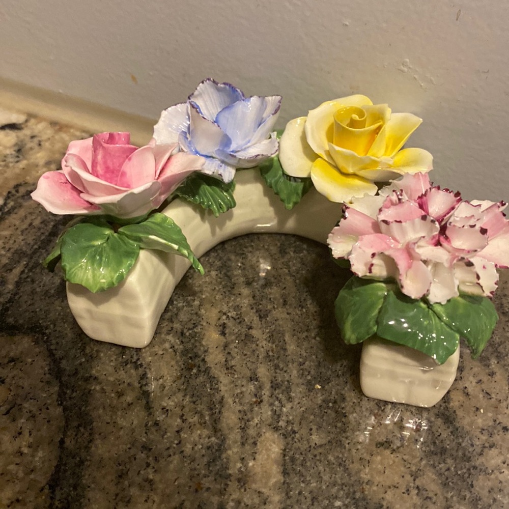 Horseshoe Bone China 3  1/2” can hang on the wall